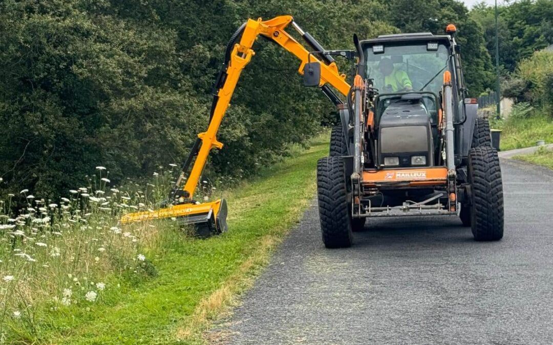 La commune s’est dotée d’une nouvelle épareuse qui a enfin été livrée par les entreprises qui devaient la monter sur le tracteur municipal