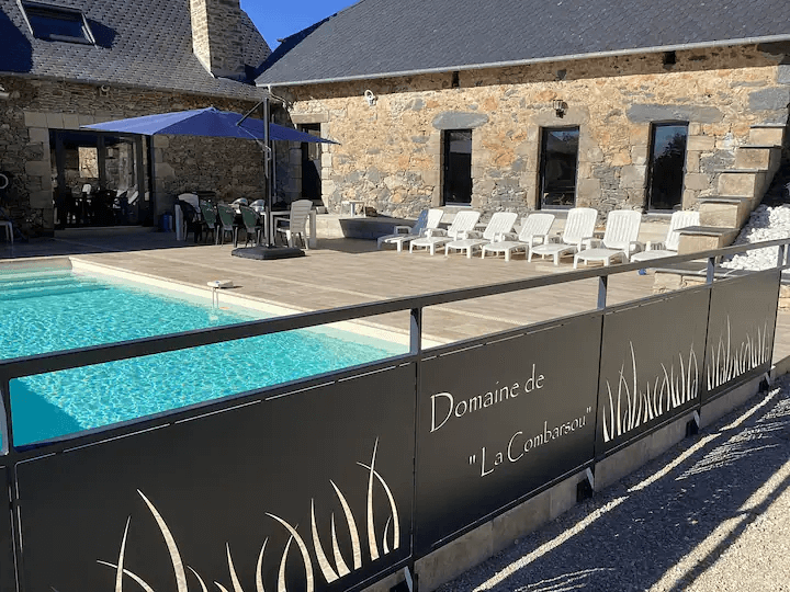 Le Domaine de La Combarsou 00 Piscine Grange de Clémence