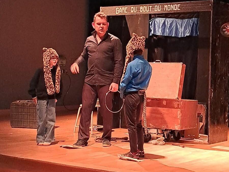 RETOUR EN IMAGES SPECTACLE DE NOËL ÉCOLES DE SAINTE-FEREOLE