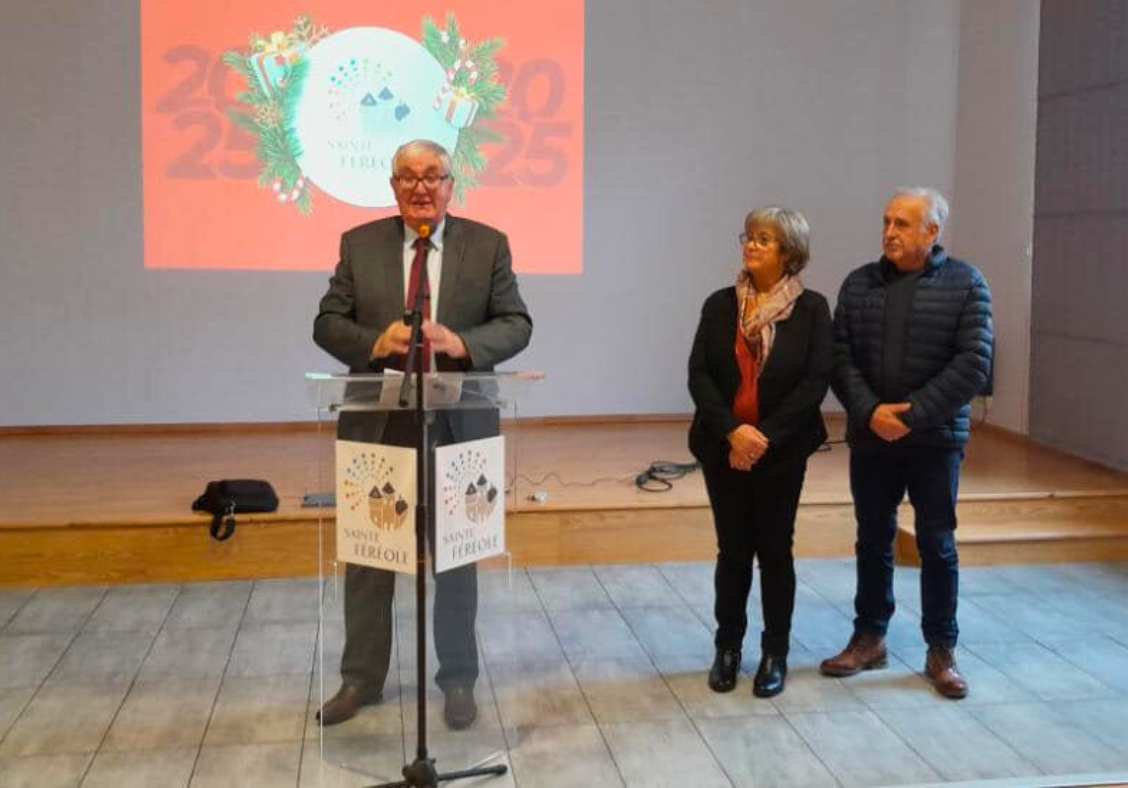 La cérémonie des vœux aux élus, personnels et associations a été marquée et ponctuée par la cérémonie de départ à la retraite d’Anita FAURIE, 32 ans de carrière au poste d’ATSEM à accompagner plusieurs générations de Flégeolois en maternelle.