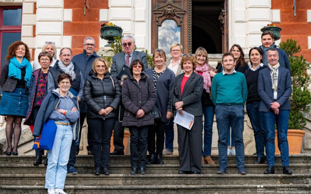 comité de pilotage réunissant le sous-préfet d'Ussel, Nicolas Zabka, et les responsables des 23 structures France Services du département.