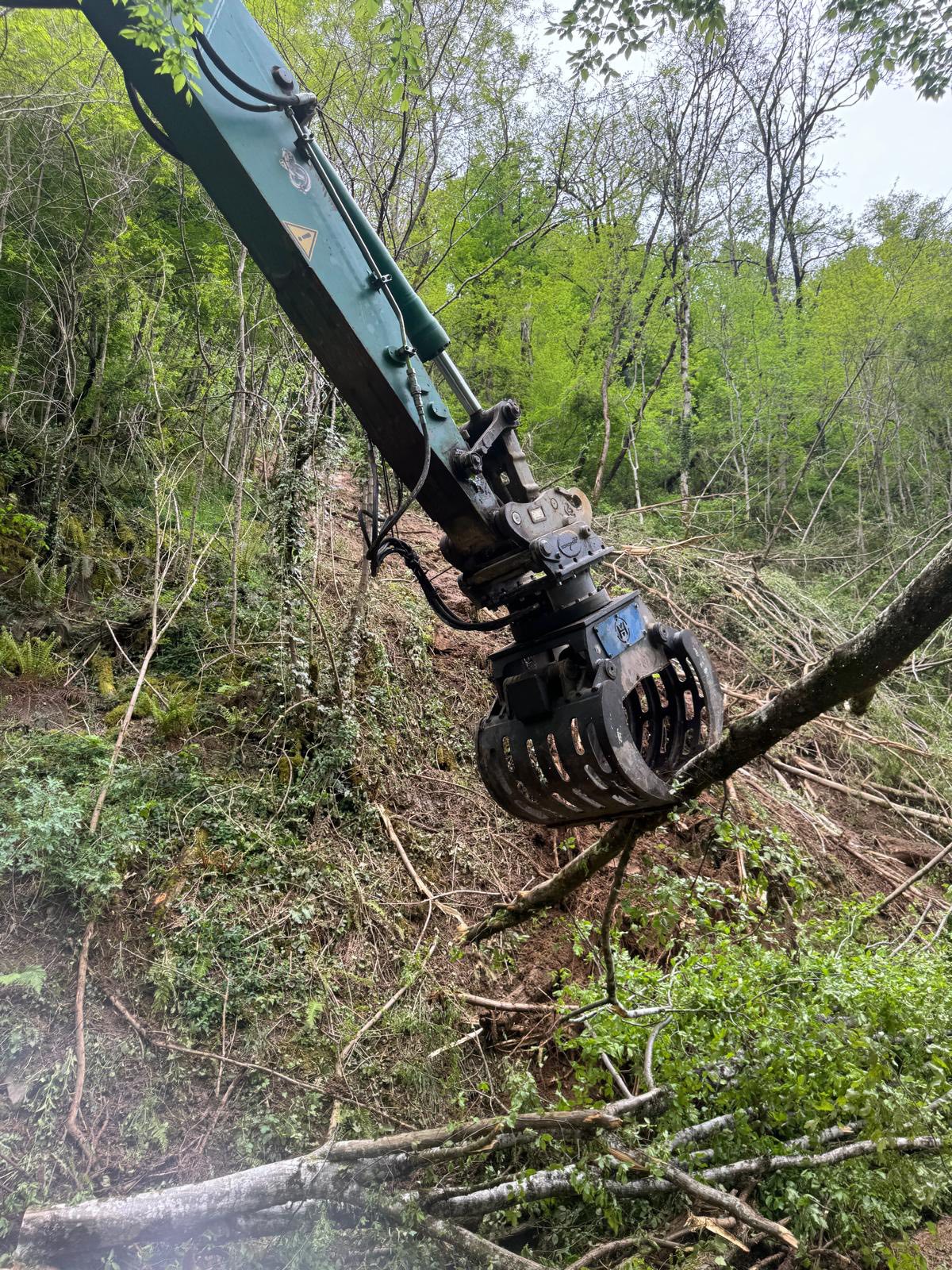 Les Ets bordas ont œuvré pour la réouverture rapide mardi soir de la route du Barrage entre le Moulin Bas (commune de Sainte-Féréole et Ville de Malemort zone du moulin) suite aux glissements de terrain de ce week-end. Merci aux élus en charge de la voirie, aux équipes techniques et aux entreprises.