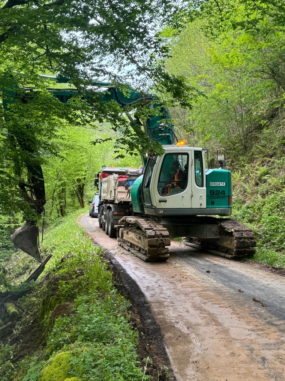 Les Ets bordas ont œuvré pour la réouverture rapide mardi soir de la route du Barrage entre le Moulin Bas (commune de Sainte-Féréole et Ville de Malemort zone du moulin) suite aux glissements de terrain de ce week-end. Merci aux élus en charge de la voirie, aux équipes techniques et aux entreprises.