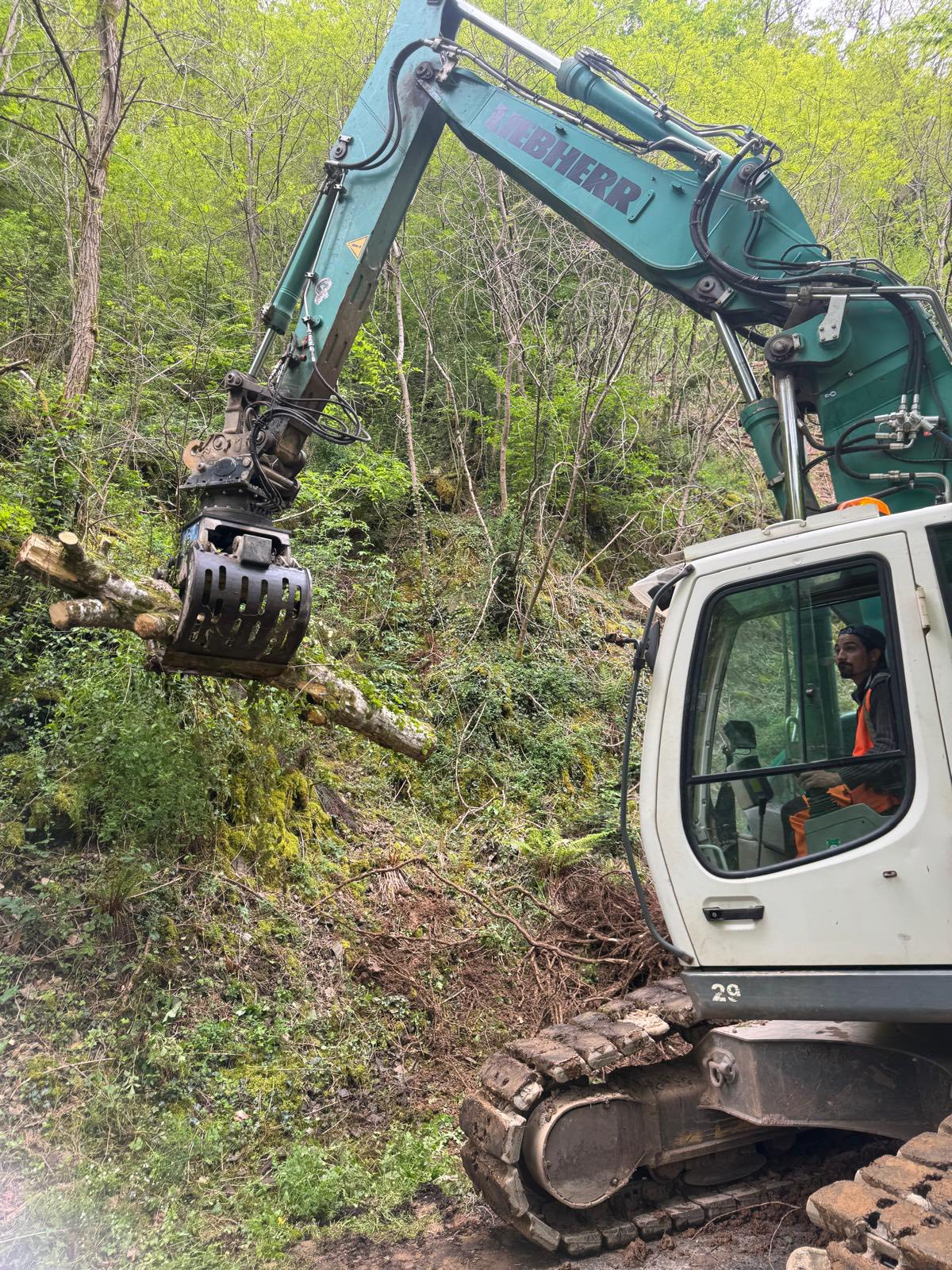 Les Ets bordas ont œuvré pour la réouverture rapide mardi soir de la route du Barrage entre le Moulin Bas (commune de Sainte-Féréole et Ville de Malemort zone du moulin) suite aux glissements de terrain de ce week-end. Merci aux élus en charge de la voirie, aux équipes techniques et aux entreprises.