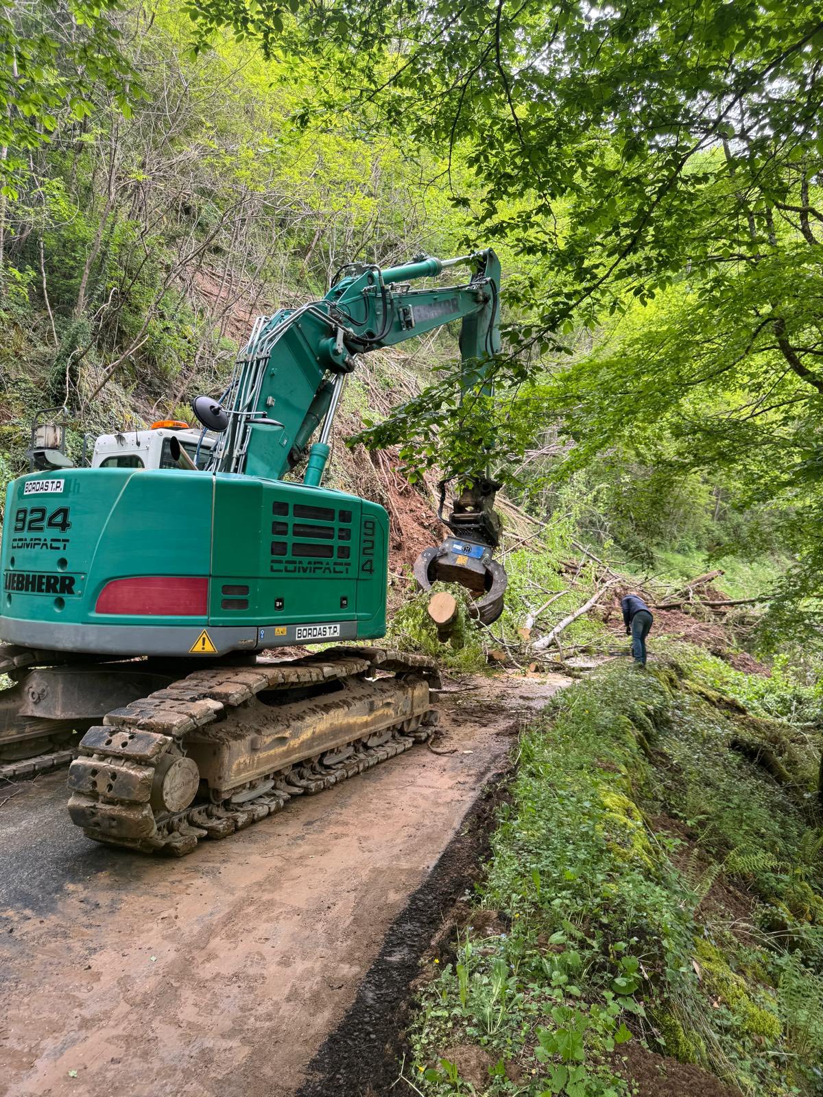 Les Ets bordas ont œuvré pour la réouverture rapide mardi soir de la route du Barrage entre le Moulin Bas (commune de Sainte-Féréole et Ville de Malemort zone du moulin) suite aux glissements de terrain de ce week-end. Merci aux élus en charge de la voirie, aux équipes techniques et aux entreprises.