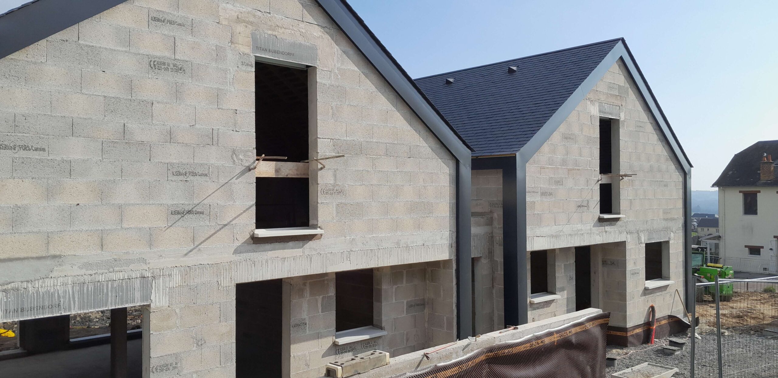 L’Office de Corrèze habitat construit une résidence de 5 appartements en centre bourg de Sainte-Féréole, à côté de la Résidence autonomie.La première pierre a été posée le 21 novembre 2024.