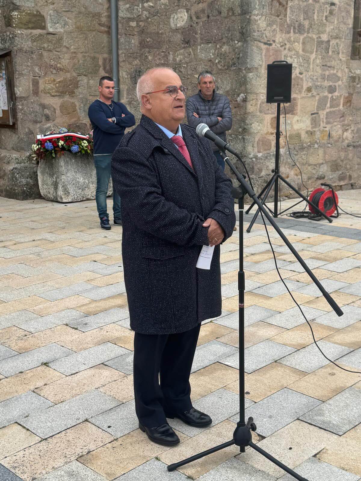 Henri Soulier, maire de Sainte-Féréole, a présidé la cérémonie commémorative du 8 mai 1945 aux côtés des élus, du président des organisations d’anciens combattants et prisonniers de guerre Jean-Marie Bécot, de Mme Patricia Buisson, conseillère départementale et adjointe au maire, en présence des porte-drapeaux et de nombreux citoyens.