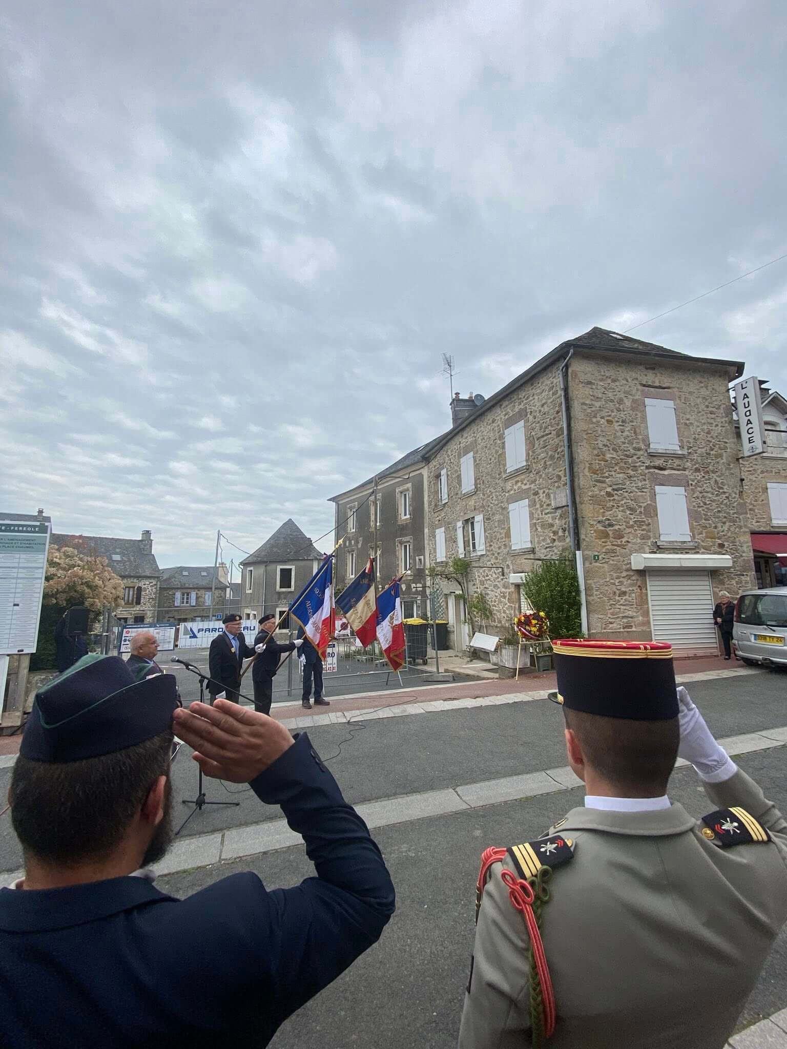 Henri Soulier, maire de Sainte-Féréole, a présidé la cérémonie commémorative du 8 mai 1945 aux côtés des élus, du président des organisations d’anciens combattants et prisonniers de guerre Jean-Marie Bécot, de Mme Patricia Buisson, conseillère départementale et adjointe au maire, en présence des porte-drapeaux et de nombreux citoyens.