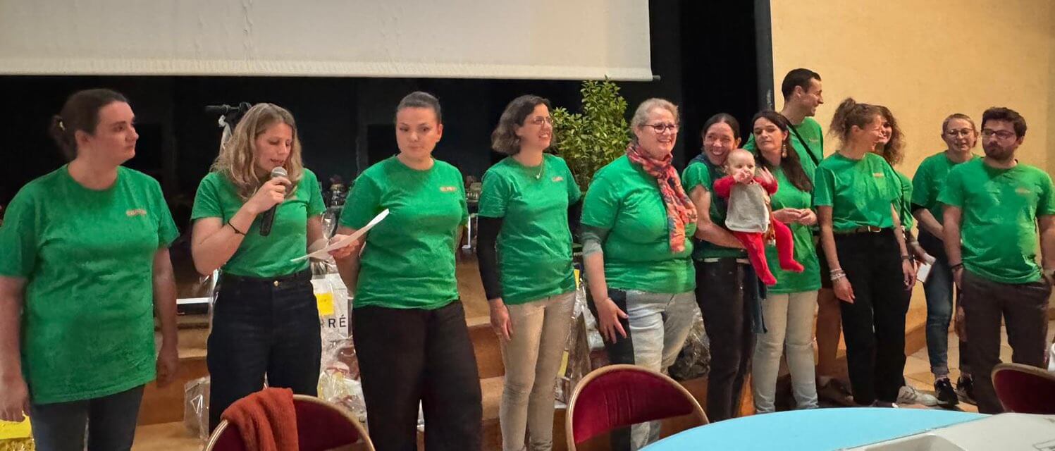 Ce samedi soir, l’édition annuelle du loto des écoles, organisée par l’Association des Parents d’Élèves (APE) de Sainte-Féréole, a rencontré un vif succès. La présidente de l’association, entourée de son bureau et de nombreux bénévoles, a su mobiliser un large public dans une ambiance conviviale, démontrant une fois de plus l’attachement de la communauté locale à la vie scolaire.