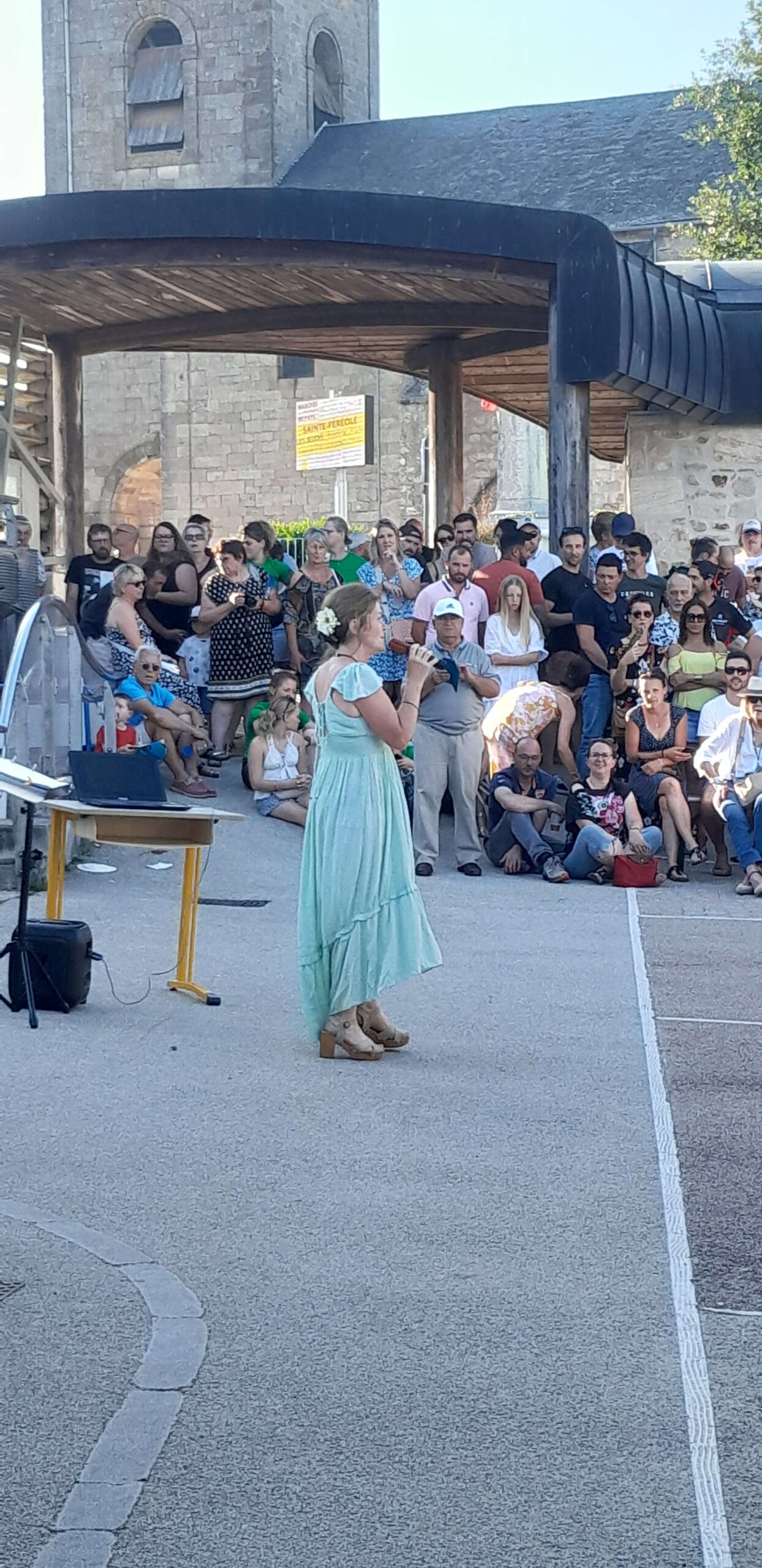 Retour en images pour ce magnifique spectacle proposé par les jeunes artistes de l’école, les enseignants et les personnels municipaux malgré la chaleur.
