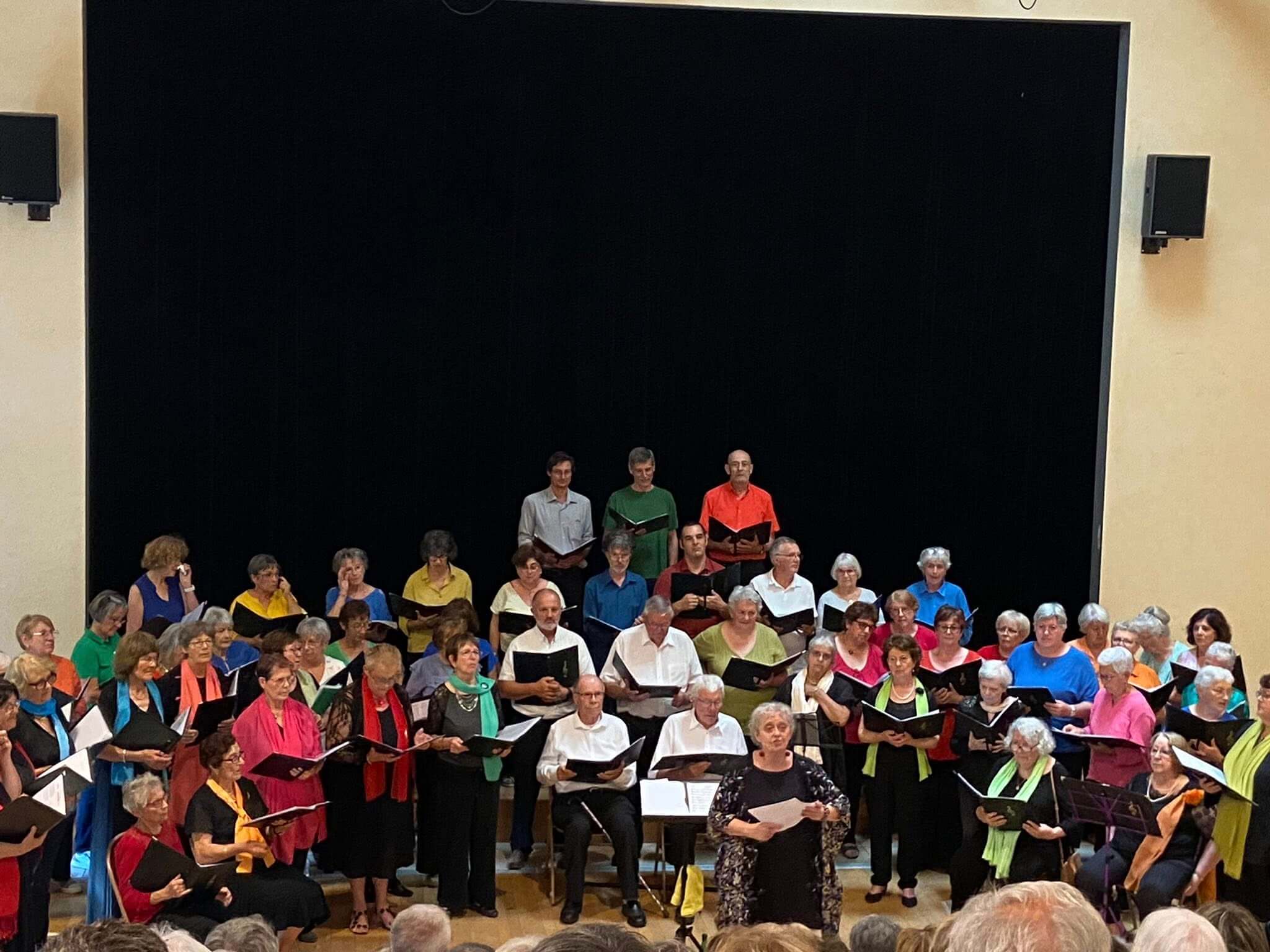 Ce bel anniversaire de la chorale a été célébré avec force et talent à l’occasion d’une très belle prestation ce dimanche 15 juin après-midi à la grande salle, en présence de Henri Soulier, maire, de Patricia Buisson, adjointe et conseillère départementale.