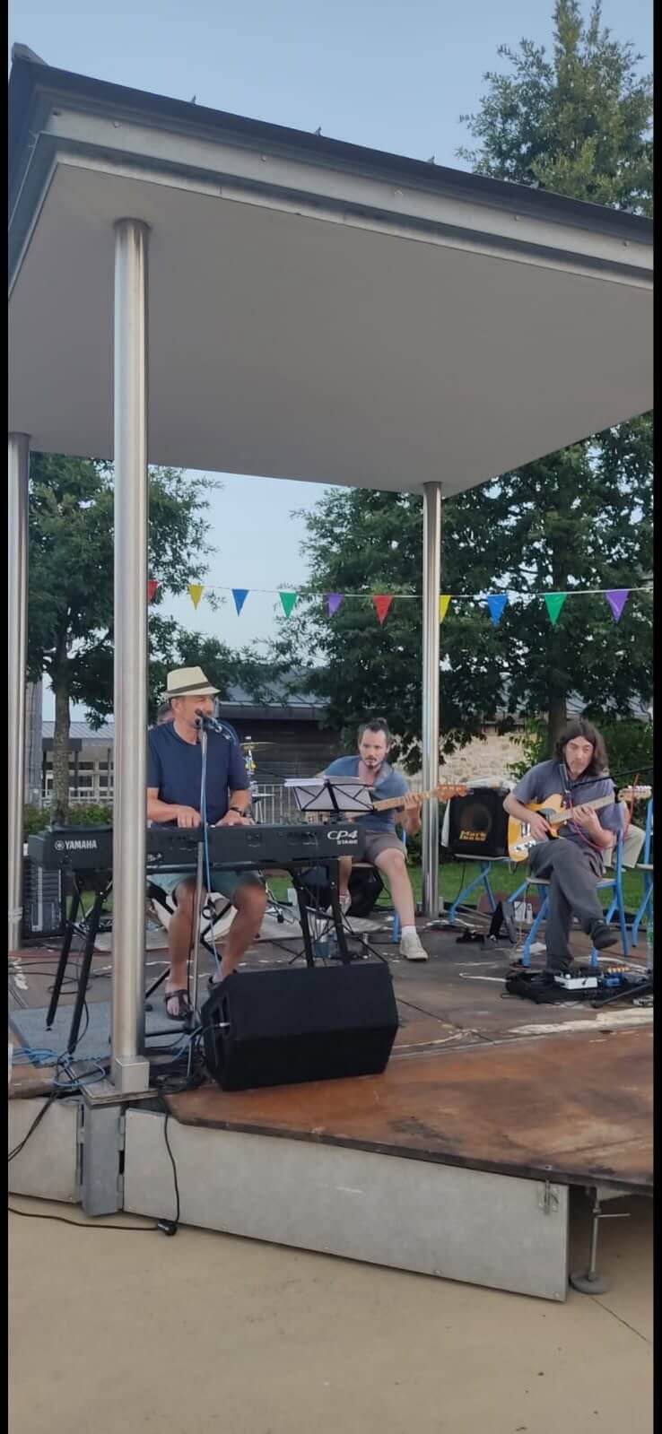 Une soirée sympathique et chaleureuse (dans tous les sens du terme) grâce au Comité des fêtes de Sainte-Féréole et au talentueux groupe Les Repris de justesse !
