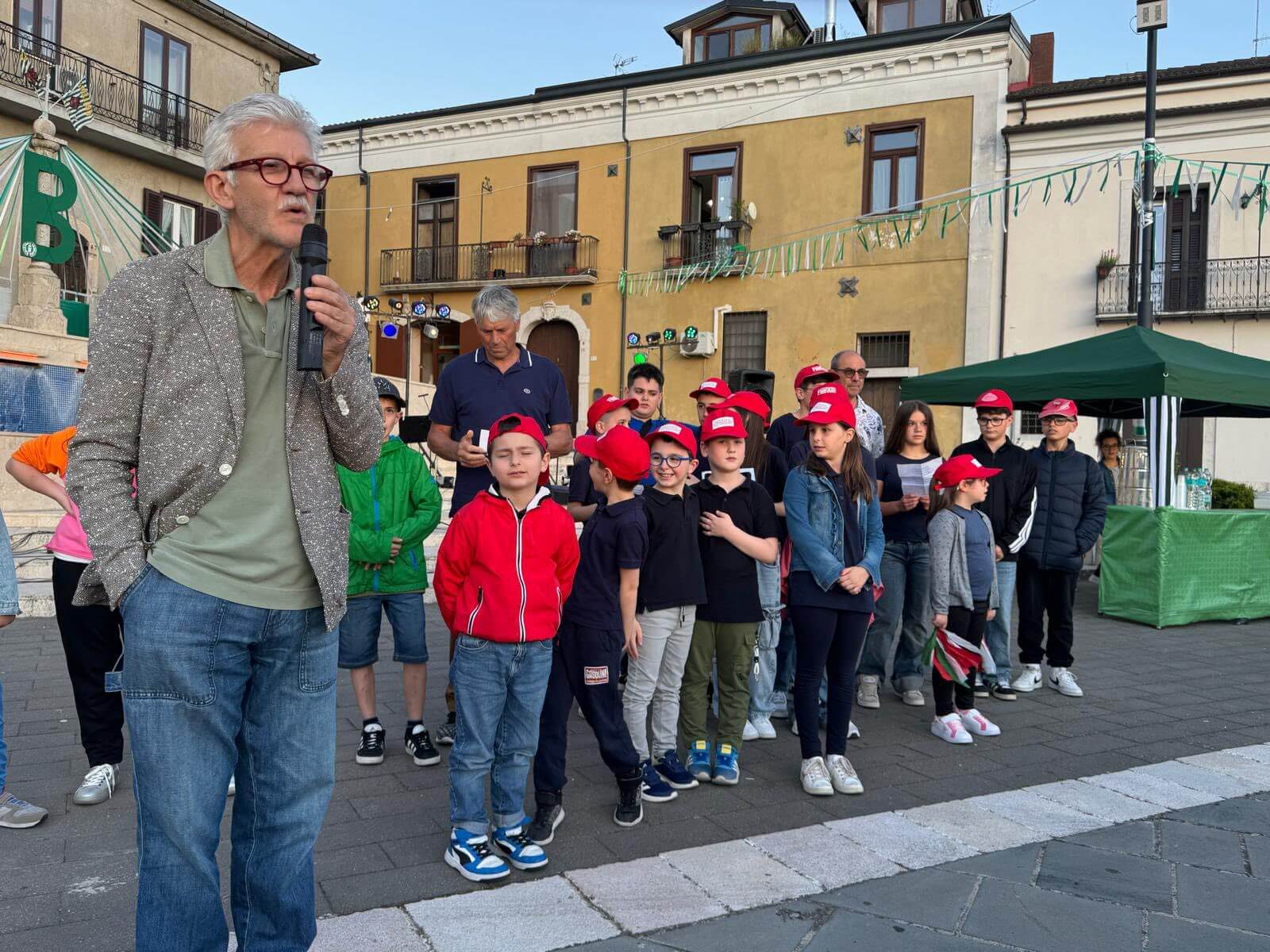Retour en images sur la réception organisée ce samedi après-midi et soir par la mairie de MANOCALZATI, commune italienne jumelée avec la mairie de Sainte-Féréole, en l’honneur du groupe en voyage à Manocalzati, en Italie du Sud, près de Naples et de la côte amalfitaine !