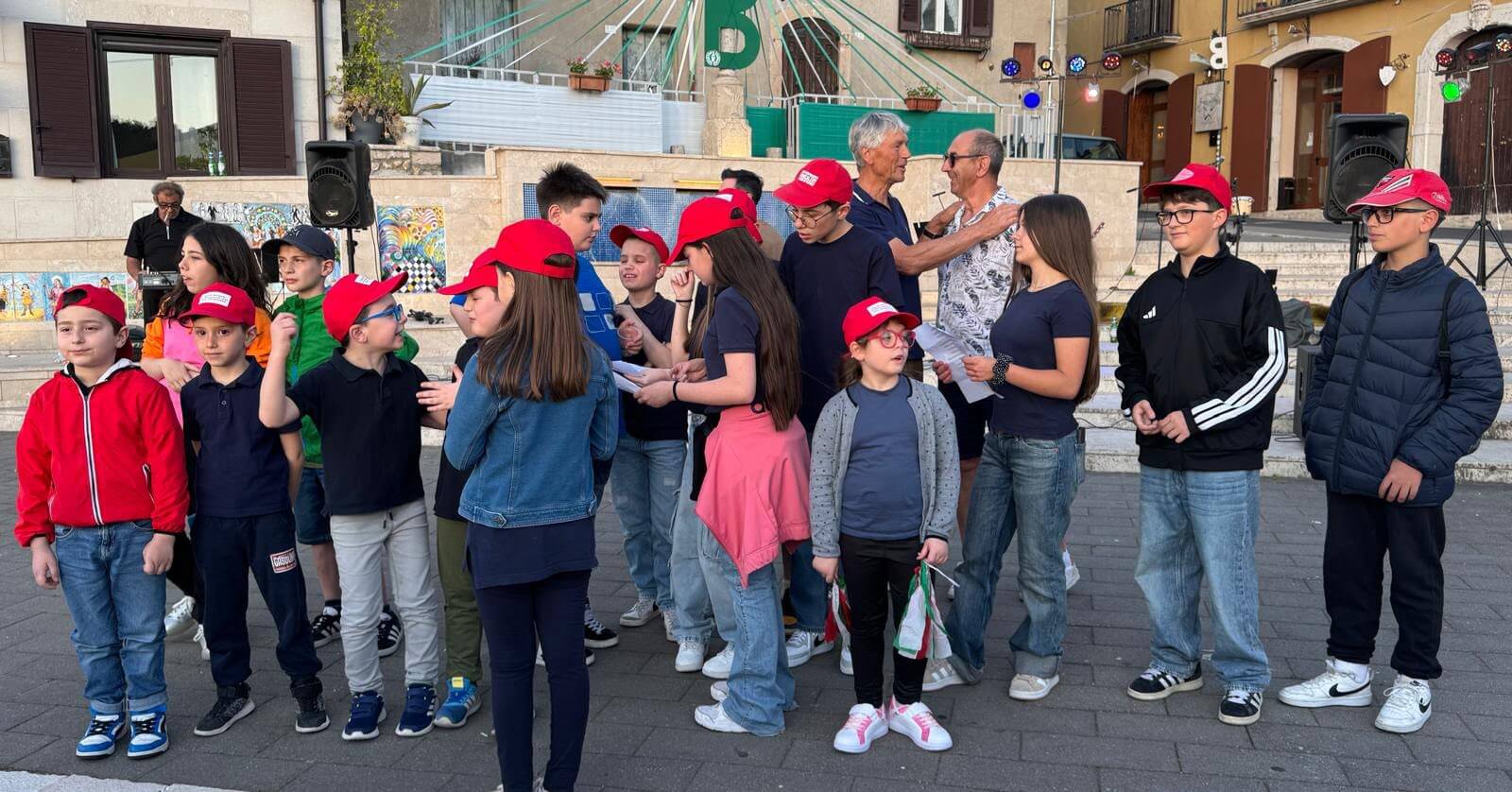 Retour en images sur la réception organisée ce samedi après-midi et soir par la mairie de MANOCALZATI, commune italienne jumelée avec la mairie de Sainte-Féréole, en l’honneur du groupe en voyage à Manocalzati, en Italie du Sud, près de Naples et de la côte amalfitaine !