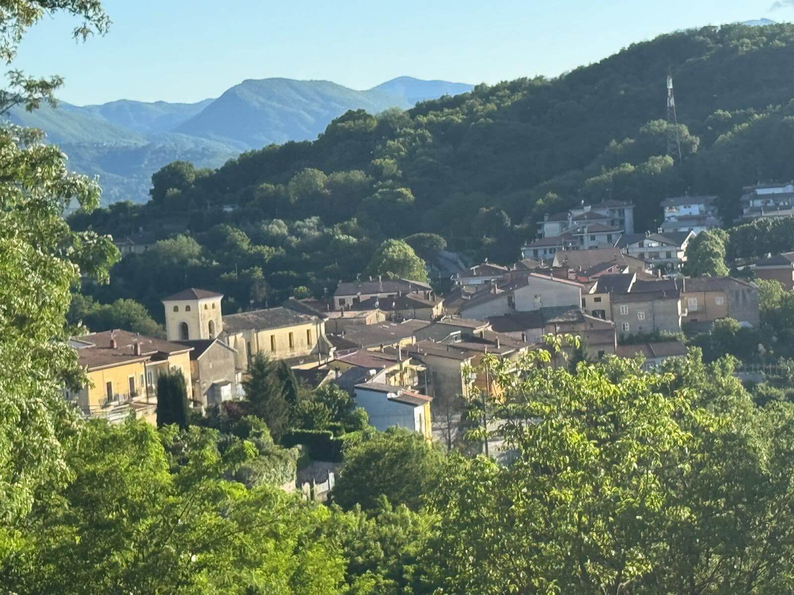 Retour en images sur la réception organisée ce samedi après-midi et soir par la mairie de MANOCALZATI, commune italienne jumelée avec la mairie de Sainte-Féréole, en l’honneur du groupe en voyage à Manocalzati, en Italie du Sud, près de Naples et de la côte amalfitaine !