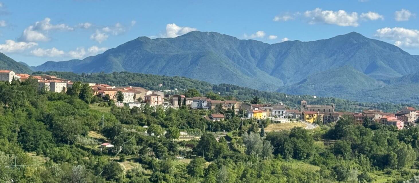 Retour en images sur la réception organisée ce samedi après-midi et soir par la mairie de MANOCALZATI, commune italienne jumelée avec la mairie de Sainte-Féréole, en l’honneur du groupe en voyage à Manocalzati, en Italie du Sud, près de Naples et de la côte amalfitaine !
