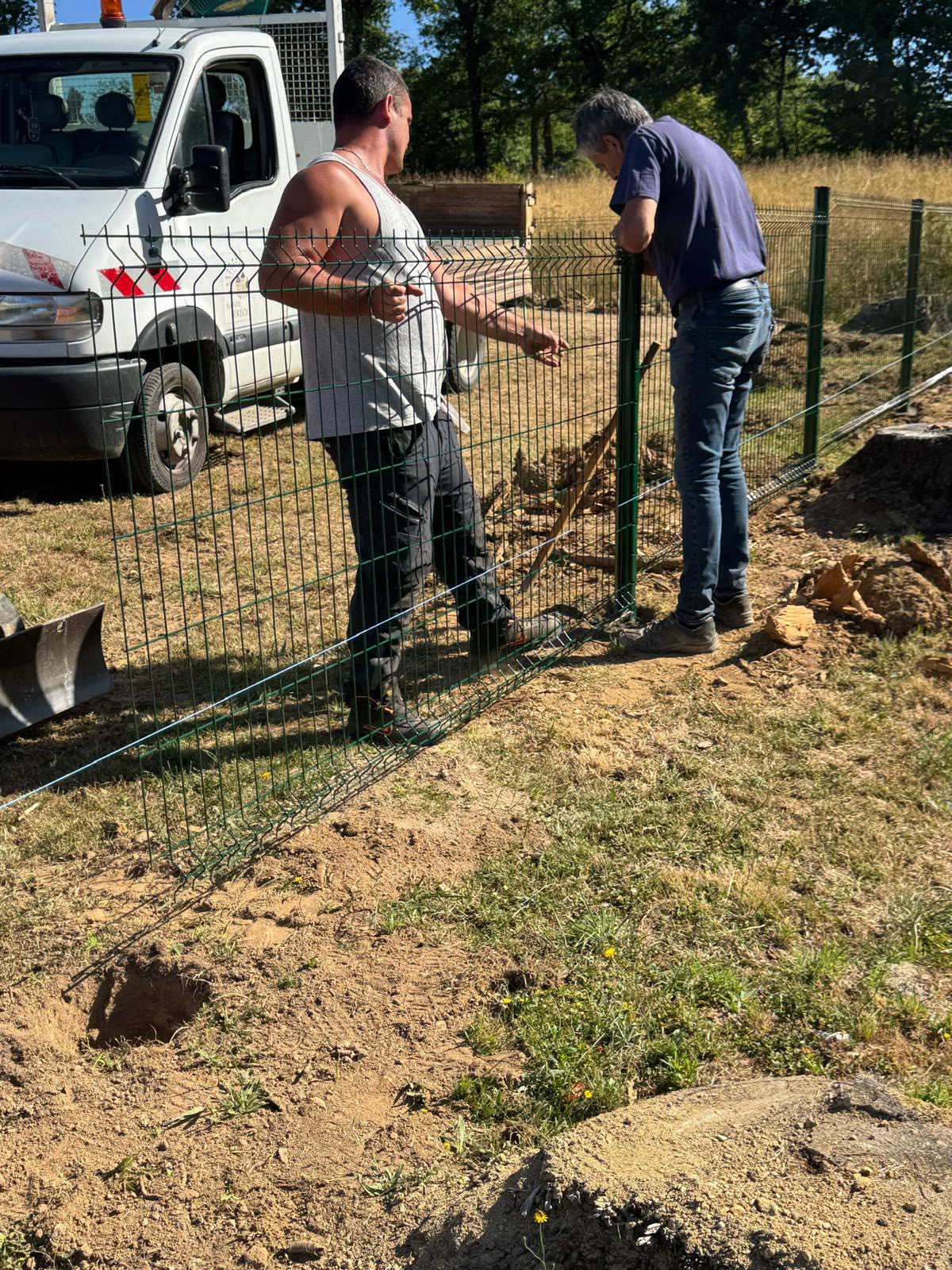 Récemment, l’équipe technique de la mairie de Sainte-Féréole a procédé à la sécurisation et à la pose de clôtures pour délimiter et définir l’accès piéton au site de la Besse.