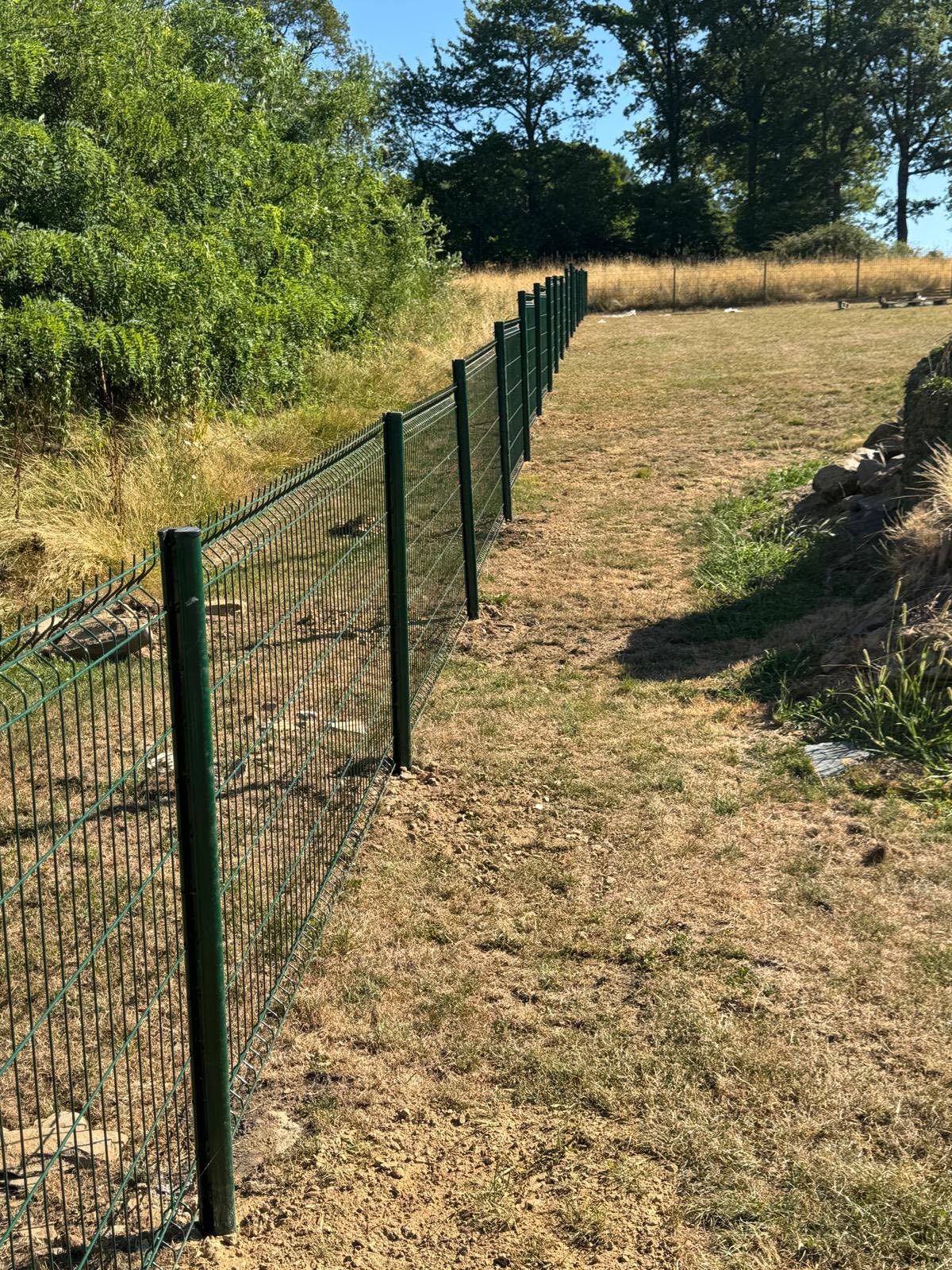 Récemment, l’équipe technique de la mairie de Sainte-Féréole a procédé à la sécurisation et à la pose de clôtures pour délimiter et définir l’accès piéton au site de la Besse.