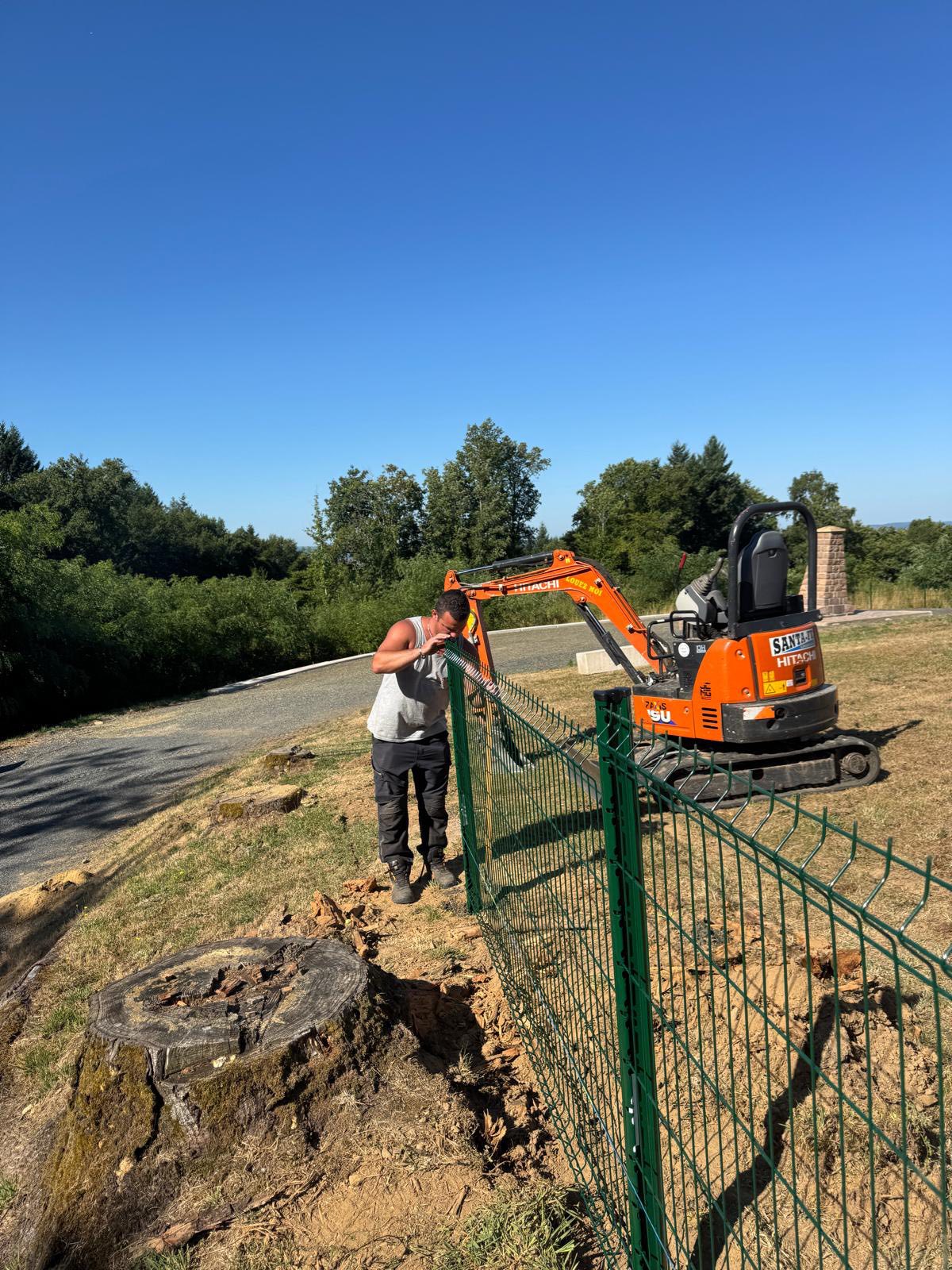 Récemment, l’équipe technique de la mairie de Sainte-Féréole a procédé à la sécurisation et à la pose de clôtures pour délimiter et définir l’accès piéton au site de la Besse.