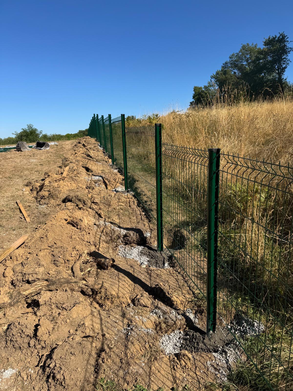 Récemment, l’équipe technique de la mairie de Sainte-Féréole a procédé à la sécurisation et à la pose de clôtures pour délimiter et définir l’accès piéton au site de la Besse.