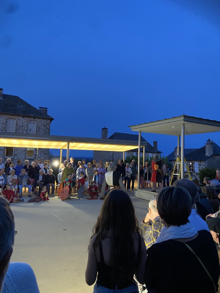 Vous étiez plus de 170 à Sainte-Féréole hier soir !Un immense MERCI à tous pour votre présence et votre enthousiasme.MERCI aux équipes du Pays d'art et d'histoire Vézère Ardoise et mention spéciale à Thomas !