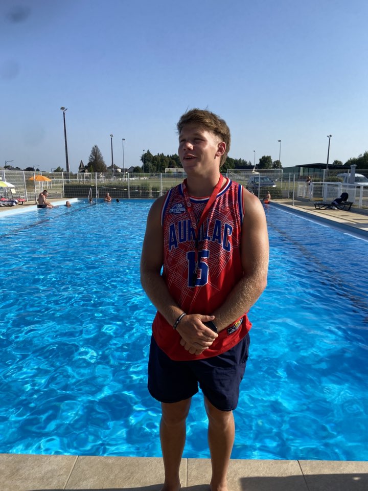 LA… Piscine de Sainte-Fereole !La semaine s’annonce chaude ! Rien de tel que de profiter d’un îlot de fraîcheur ! Sécurisée, surveillée, jeux d’eau, plages et relax à disposition.La piscine de Sainte-Féréole sera ouverte de 14 h 30 à 19 h 30 tous les jours !Entrée de 3 à 12 ans : 1,80€. Carte 15 bains : 20€. Entrée adulte : 3,50€. Carte 15 bains : 45€Gratuit pour les moins de 3 ans.Short de bain interdit.