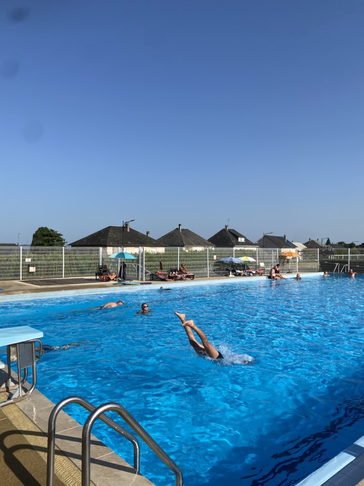 LA… Piscine de Sainte-Fereole !La semaine s’annonce chaude ! Rien de tel que de profiter d’un îlot de fraîcheur ! Sécurisée, surveillée, jeux d’eau, plages et relax à disposition.La piscine de Sainte-Féréole sera ouverte de 14 h 30 à 19 h 30 tous les jours !Entrée de 3 à 12 ans : 1,80€. Carte 15 bains : 20€. Entrée adulte : 3,50€. Carte 15 bains : 45€Gratuit pour les moins de 3 ans.Short de bain interdit.