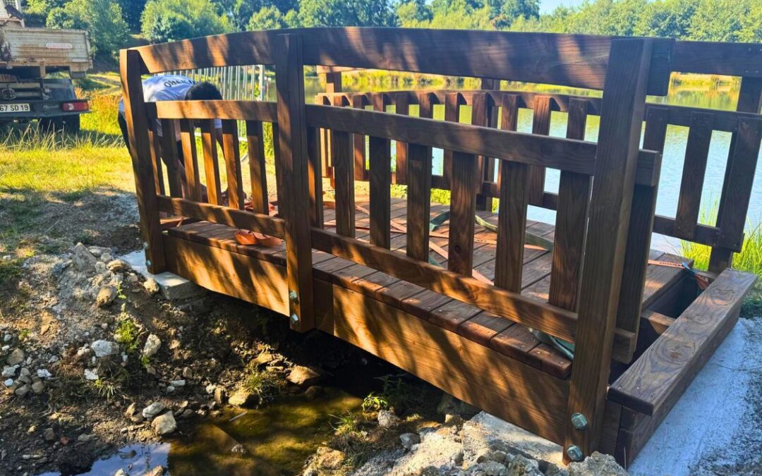 UNE NOUVELLE PASSERELLE POUR (RE)FAIRE LE TOUR DE L’ÉTANG !