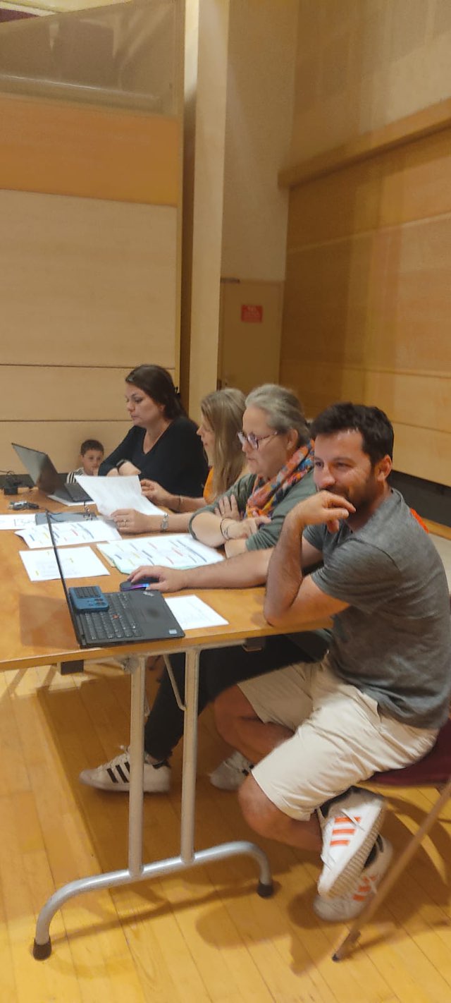 Ce vendredi soir se tenait l’assemblée générale de l’association des parents d’élèves de Sainte-Féréole, présidée par Carmen Malepeyre, en présence de Fanny Charlot, adjointe en charge des affaires scolaires, jeunesse et enfance, et d’élus de la commune.