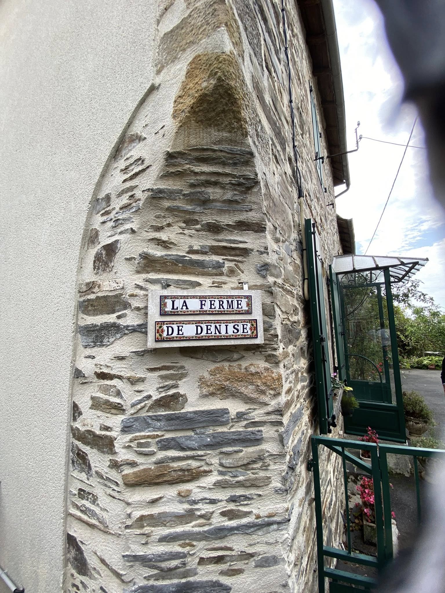 Pays d'art et d'histoire Vézère Ardoise et la mairie de Sainte-Féréole proposaient une découverte du patrimoine architectural et environnemental du village de Laubeyrie.