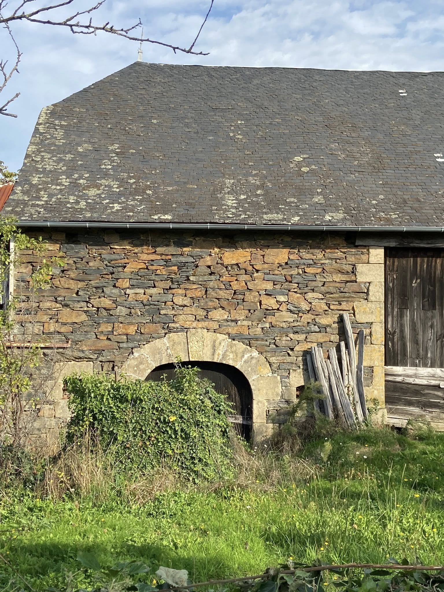 Pays d'art et d'histoire Vézère Ardoise et la mairie de Sainte-Féréole proposaient une découverte du patrimoine architectural et environnemental du village de Laubeyrie.