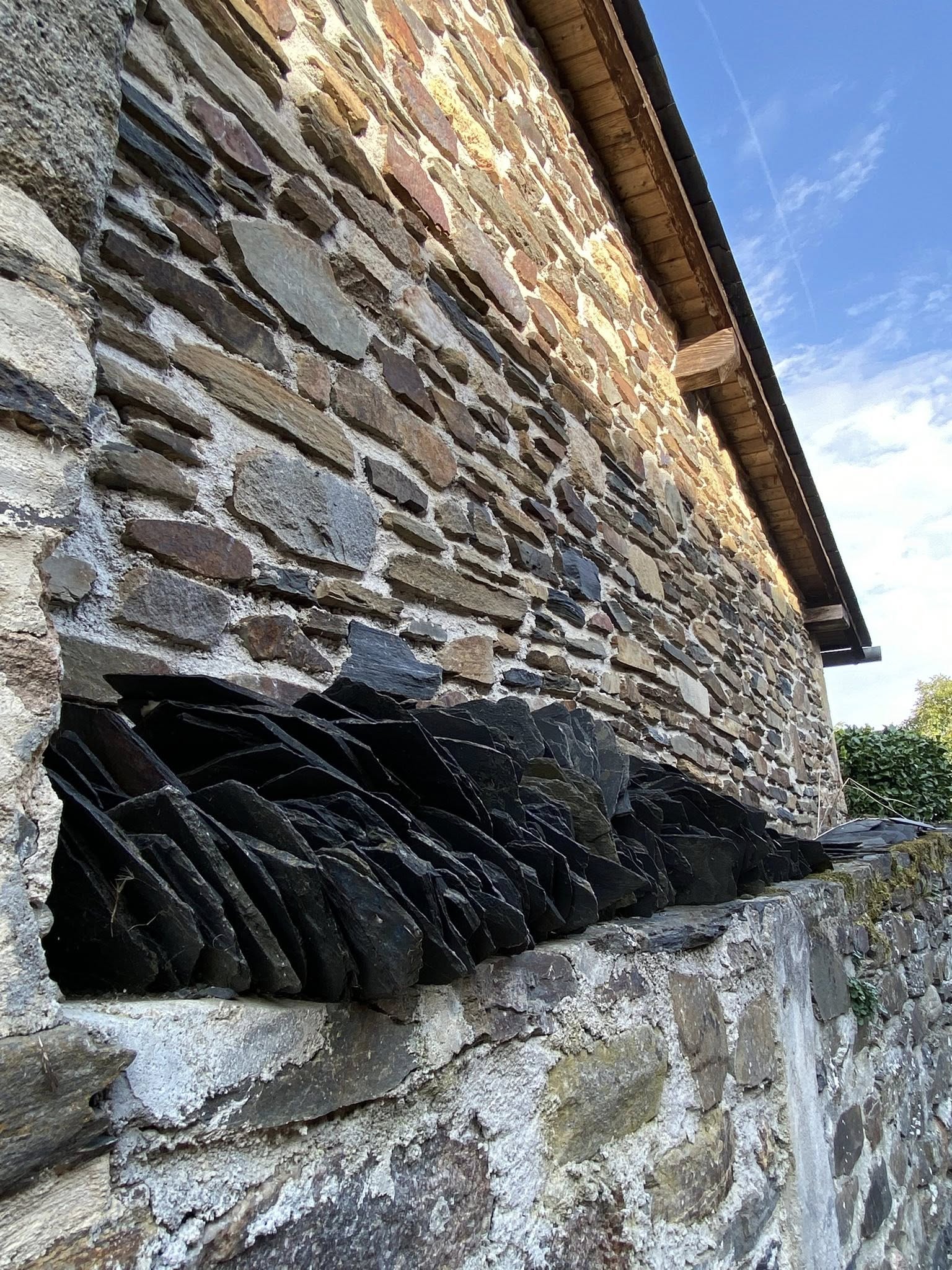 Pays d'art et d'histoire Vézère Ardoise et la mairie de Sainte-Féréole proposaient une découverte du patrimoine architectural et environnemental du village de Laubeyrie.