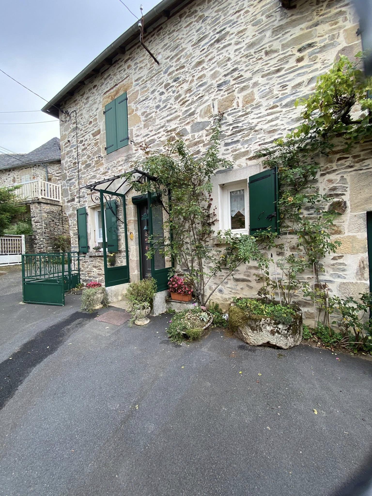 Pays d'art et d'histoire Vézère Ardoise et la mairie de Sainte-Féréole proposaient une découverte du patrimoine architectural et environnemental du village de Laubeyrie.