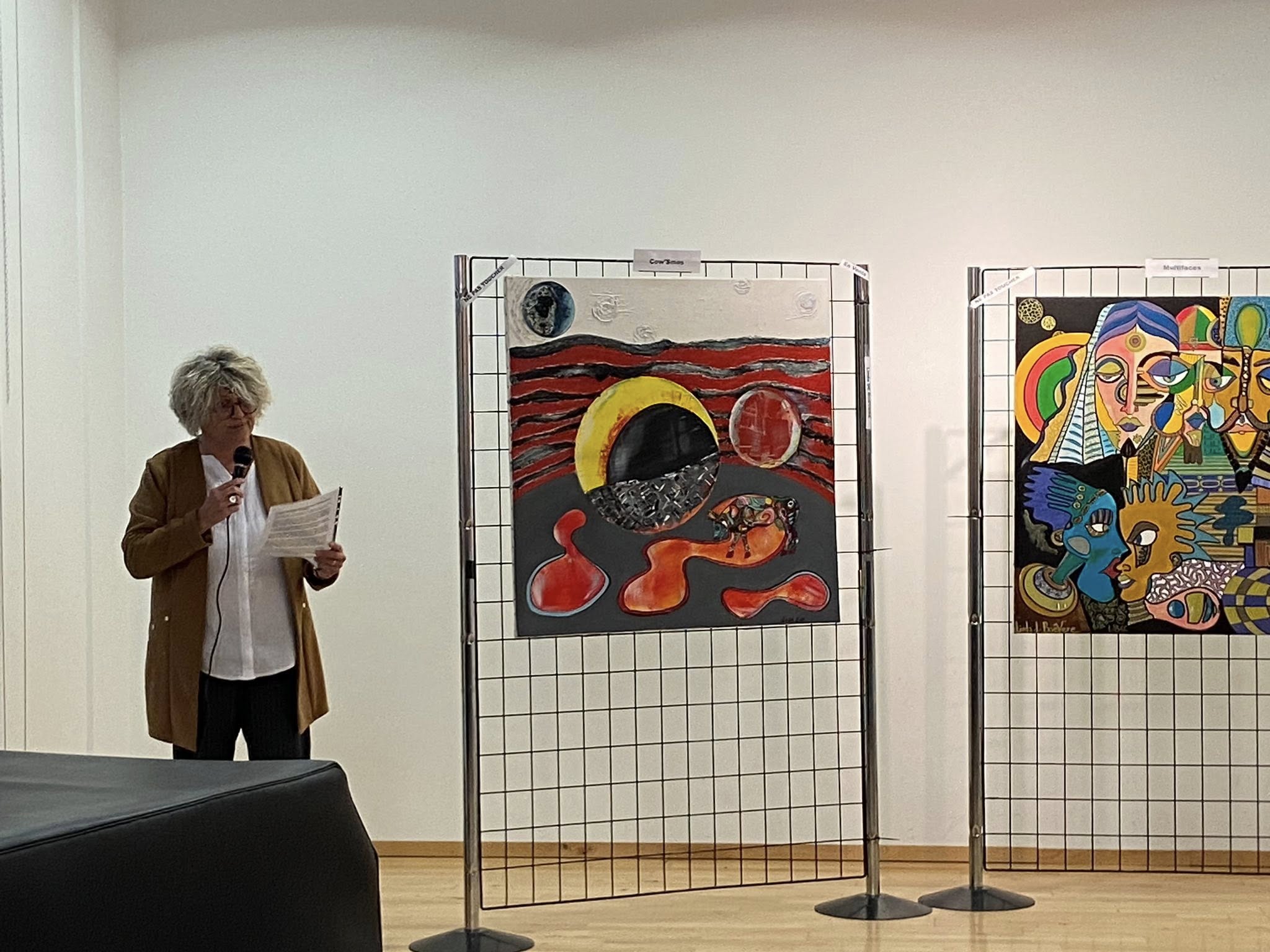 Ce jeudi soir se tenait une sympathique cérémonie autour de Linda en présence de Monsieur le Maire, Henri Soulier, de Mme la conseillère départementale Patricia Buisson, des élus et de nombreux autres artistes locaux, et des membres des associations de la commune.