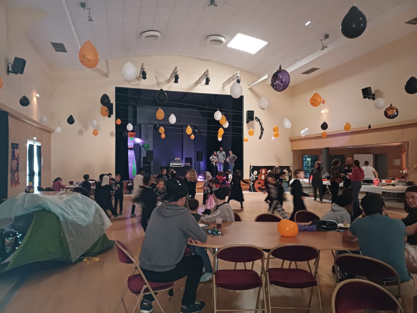 Vendredi se tenait la BOUM D'HALLOWEEN ! Une soirée pour les enfants organisée par l’APE Sainte-Féréole. Une belle réussite pour les enfants et les parents, animée par DJ Lajoinie.