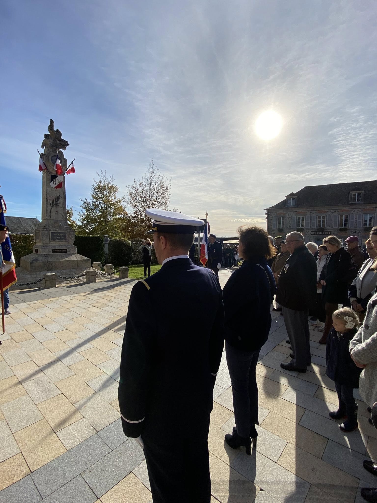 107ᵉ anniversaire de l’Armistice du 11 novembre 1918 sous l’autorité de Monsieur le Maire Henri Soulier en présence des élus, de Madame Patricia Buisson, conseillère départementale et des responsables du comité local de la FNACA et devant une importante assemblée.