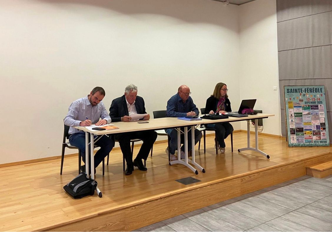 Ce samedi 15 novembre s’est tenue l’assemblée générale du comité des fêtes, présidée par Jacques Rouhaud, en présence de monsieur le maire Henri Soulier, du bureau et de nombreux membres pour dresser le bilan moral et financier d’une activité particulièrement dense et ce malgré les aléas climatiques.