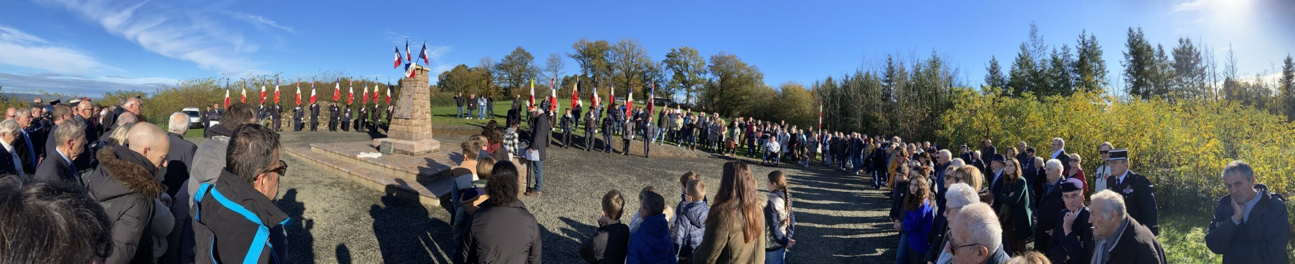 Ce samedi 15 novembre sous l’autorité de Monsieur le Maire, Henri Soulier, en présence des élus du conseil municipal, de la conseillère départementale Patricia Buisson représentant le président du conseil départemental Pascal COSTE, de Monsieur le sénateur Nougein, de Monsieur le député suppléant, de nombreuses autorités civiles et militaires, des habitants de la commune et des communes voisines, la cérémonie a rassemblé un public très nombreux autour de la stèle pour rendre hommage à ces jeunes maquisards qui ont donné leur vie pour notre liberté sur les sites du Treuil et de La Besse.