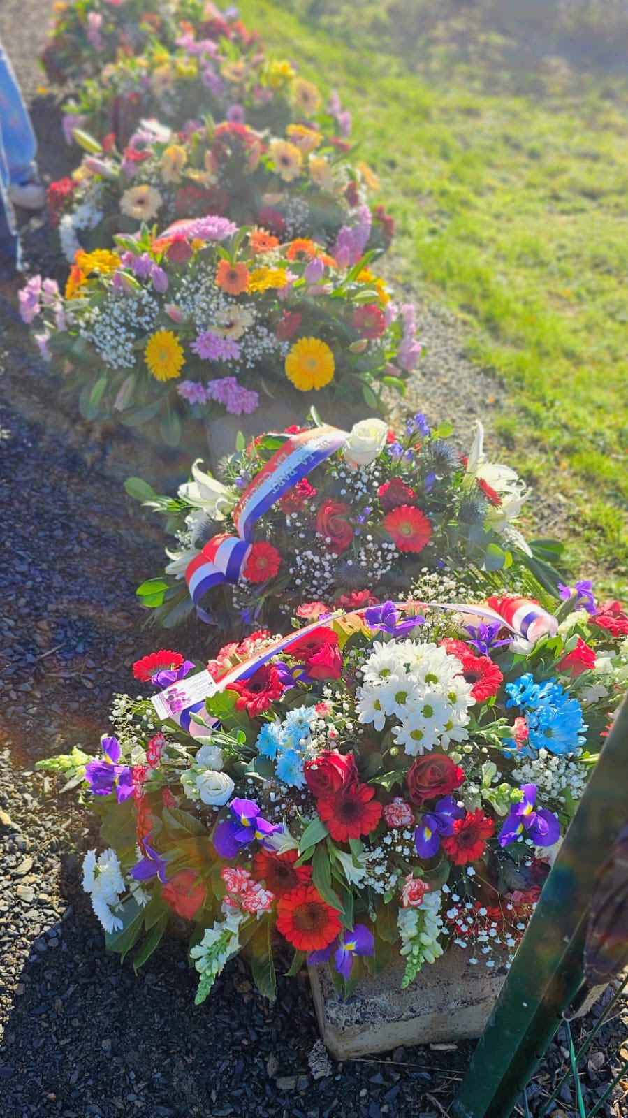 Ce samedi 15 novembre sous l’autorité de Monsieur le Maire, Henri Soulier, en présence des élus du conseil municipal, de la conseillère départementale Patricia Buisson représentant le président du conseil départemental Pascal COSTE, de Monsieur le sénateur Nougein, de Monsieur le député suppléant, de nombreuses autorités civiles et militaires, des habitants de la commune et des communes voisines, la cérémonie a rassemblé un public très nombreux autour de la stèle pour rendre hommage à ces jeunes maquisards qui ont donné leur vie pour notre liberté sur les sites du Treuil et de La Besse.