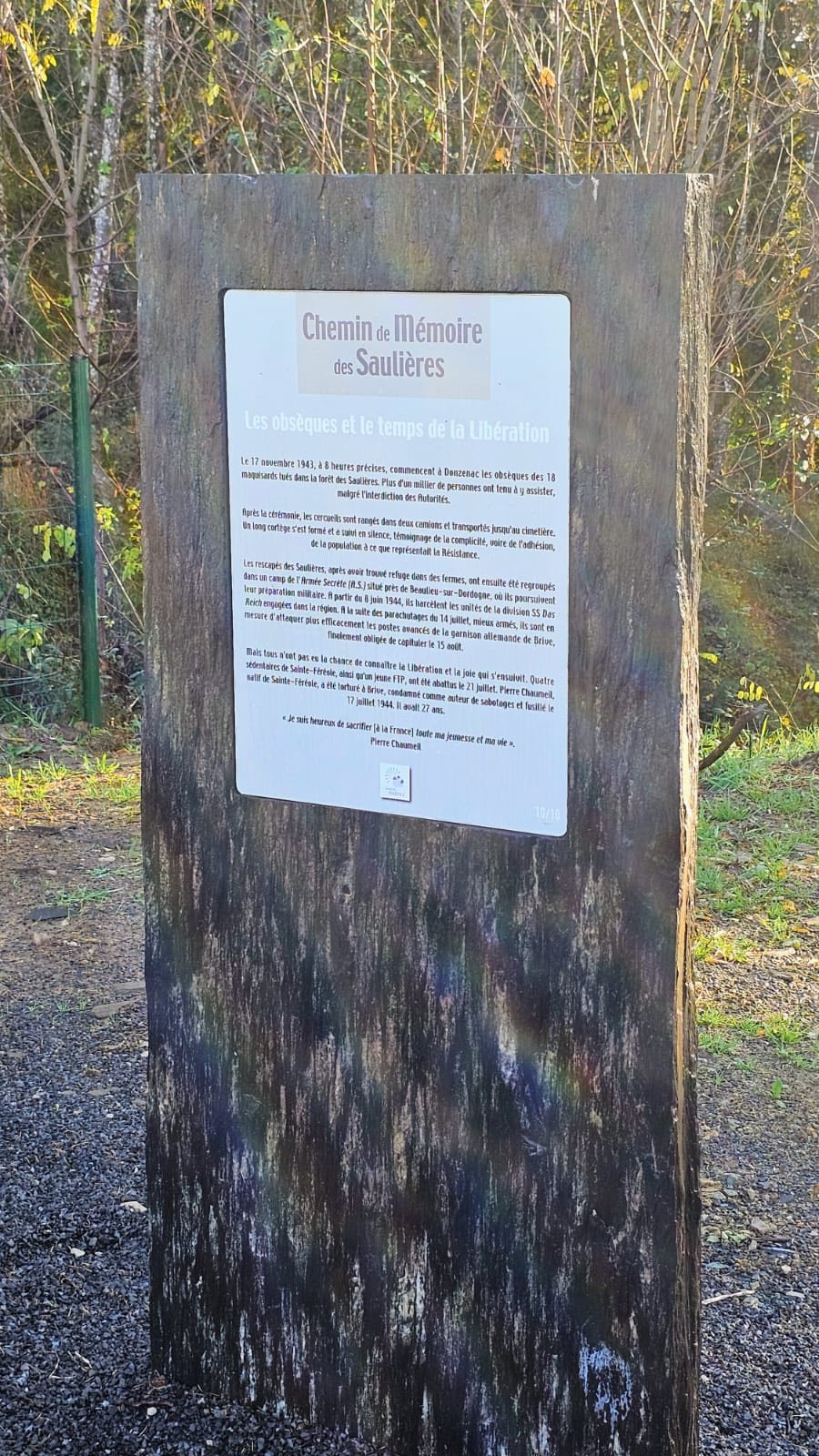 Ce samedi 15 novembre sous l’autorité de Monsieur le Maire, Henri Soulier, en présence des élus du conseil municipal, de la conseillère départementale Patricia Buisson représentant le président du conseil départemental Pascal COSTE, de Monsieur le sénateur Nougein, de Monsieur le député suppléant, de nombreuses autorités civiles et militaires, des habitants de la commune et des communes voisines, la cérémonie a rassemblé un public très nombreux autour de la stèle pour rendre hommage à ces jeunes maquisards qui ont donné leur vie pour notre liberté sur les sites du Treuil et de La Besse.