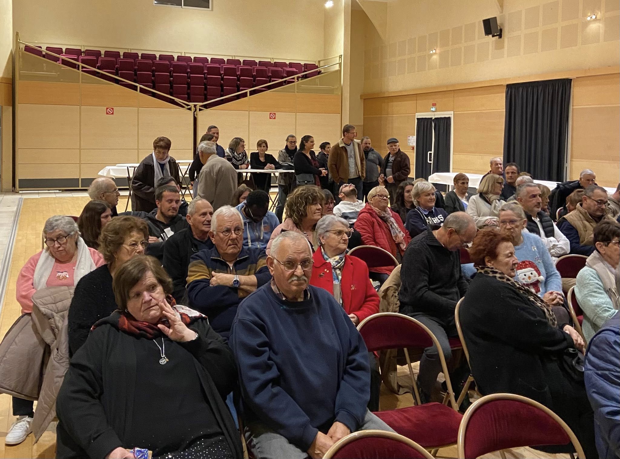 Ce samedi 29 novembre, Brigitte Ouffaure, la présidente, le bureau et les représentants des 18 associations participantes à l’accompagnement festif des Marchés des producteurs de pays de Sainte-Féréole étaient réunis en présence de Henri Soulier et de nombreux élus municipaux pour un moment toujours aussi convivial depuis 25 ans !