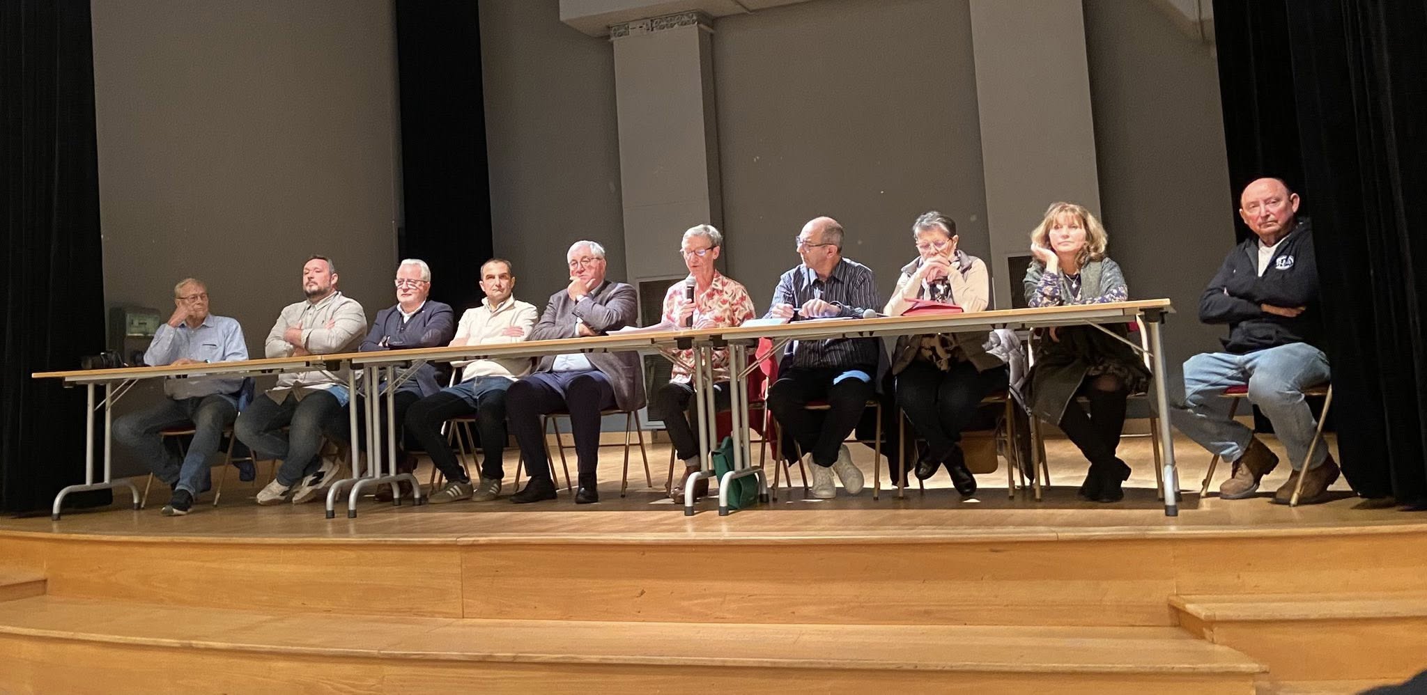 Ce samedi 29 novembre, Brigitte Ouffaure, la présidente, le bureau et les représentants des 18 associations participantes à l’accompagnement festif des Marchés des producteurs de pays de Sainte-Féréole étaient réunis en présence de Henri Soulier et de nombreux élus municipaux pour un moment toujours aussi convivial depuis 25 ans !