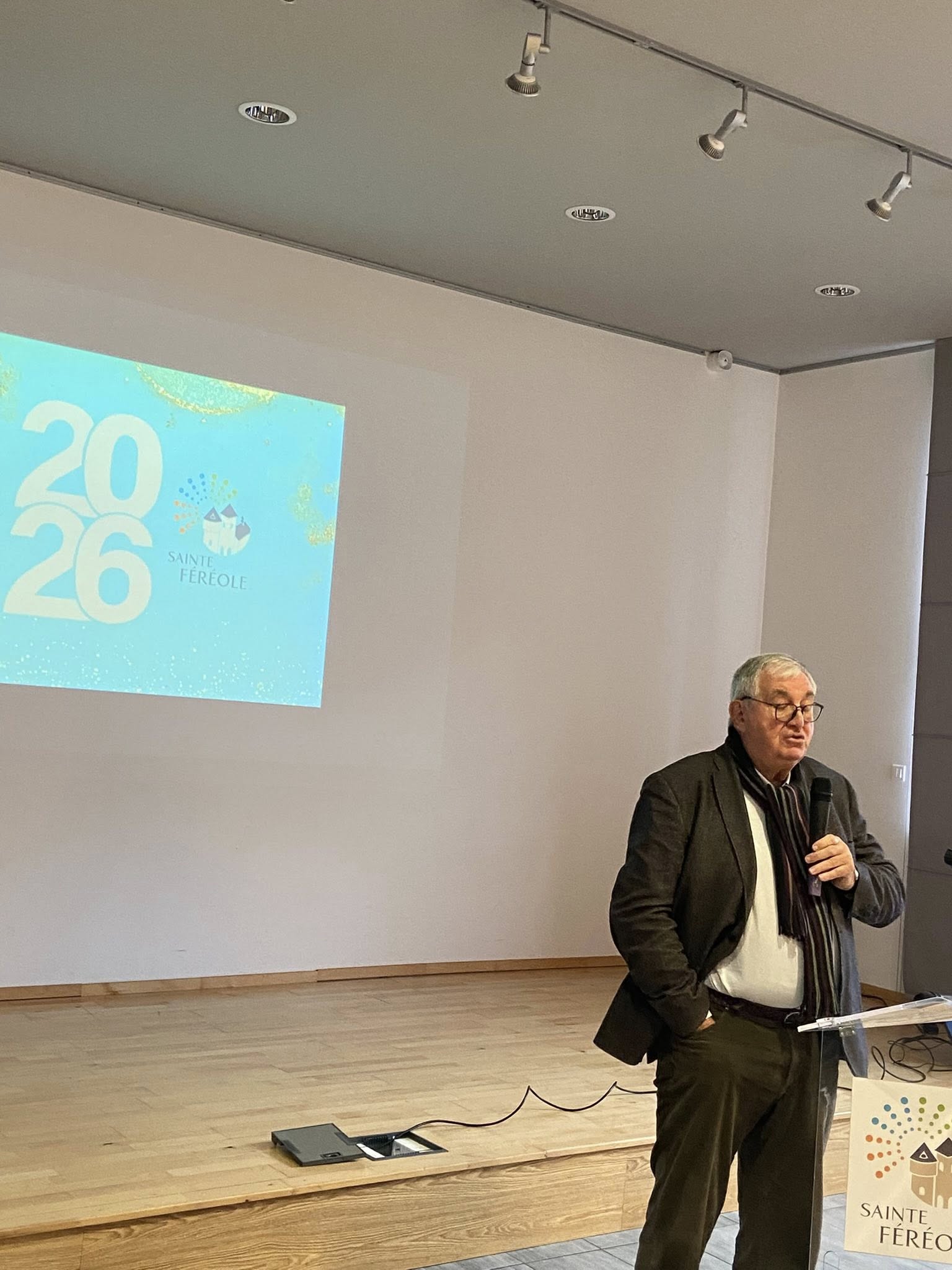 Henri Soulier, maire, a présenté ce samedi matin, à la salle du temps libre, ses vœux pour la 30ᵉ année consécutive, en présence de Patricia Buisson, conseillère départementale, à l’ensemble des élus de la commune, aux personnels municipaux et aux bénévoles associés de la bibliothèque.