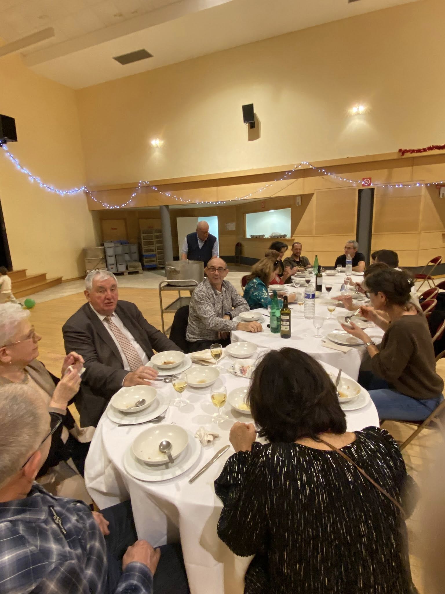 Cette journée du repas des ainés 2026 fut particulièrement chargée en émotion, en particulier pour Monsieur Henri Soulier, maire de la commune depuis 31 ans, qui prononçait son traditionnel et dernier discours officiel, marquant traditionnellement toujours les esprits et traçant toujours la ligne politique de la commune pour l'année à venir.