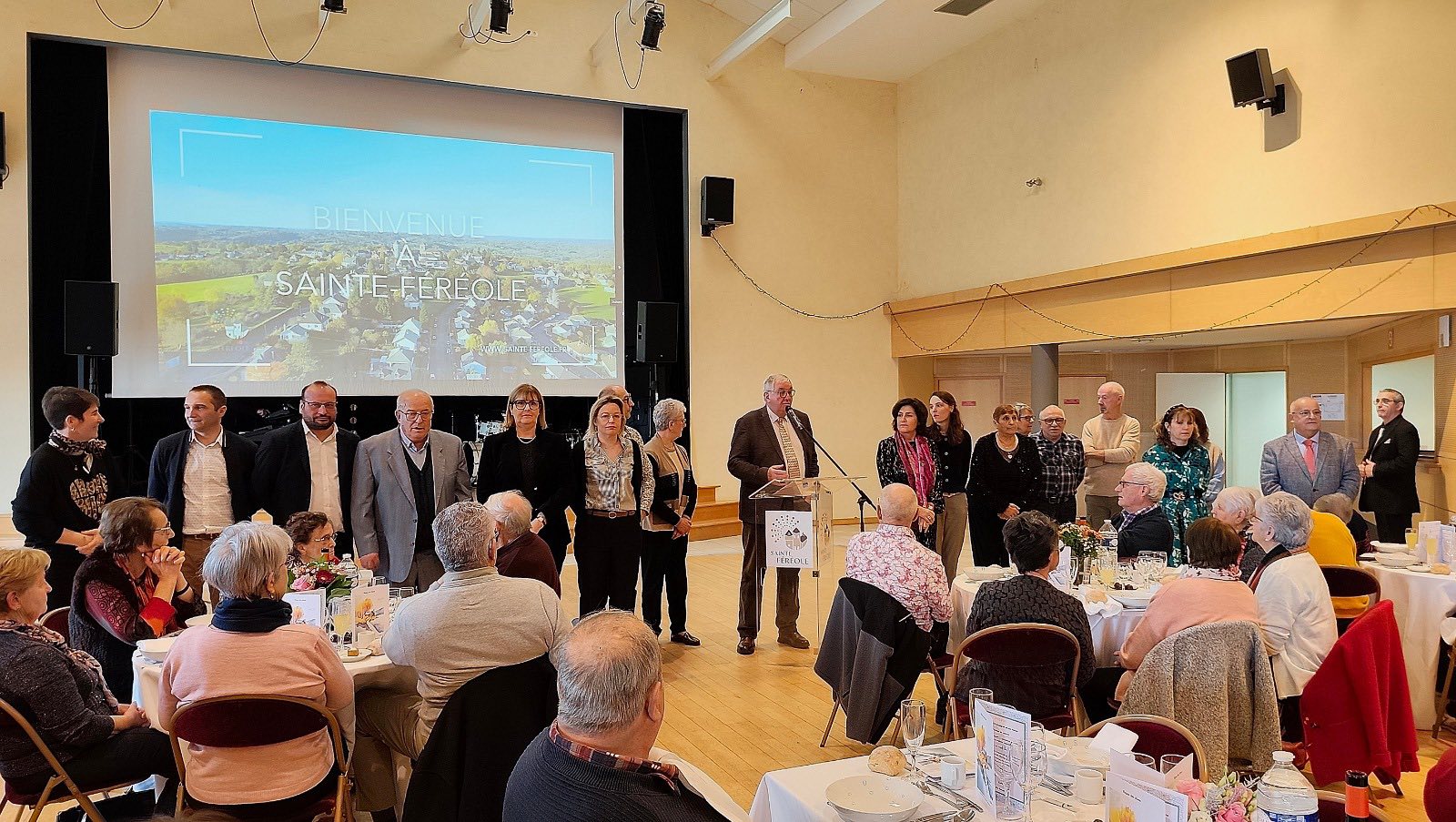 Cette journée du repas des ainés 2026 fut particulièrement chargée en émotion, en particulier pour Monsieur Henri Soulier, maire de la commune depuis 31 ans, qui prononçait son traditionnel et dernier discours officiel, marquant traditionnellement toujours les esprits et traçant toujours la ligne politique de la commune pour l'année à venir.