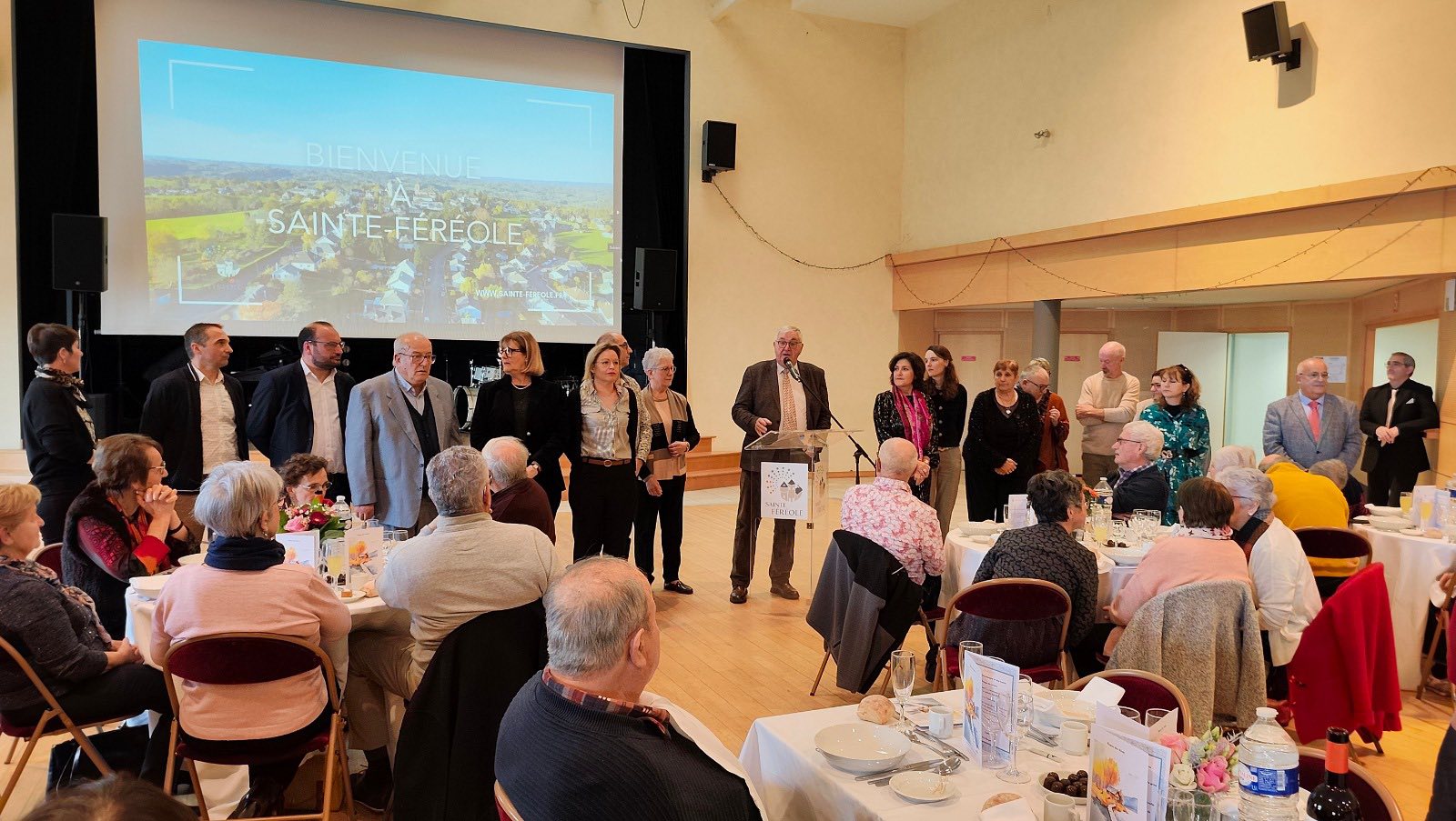 Cette journée du repas des ainés 2026 fut particulièrement chargée en émotion, en particulier pour Monsieur Henri Soulier, maire de la commune depuis 31 ans, qui prononçait son traditionnel et dernier discours officiel, marquant traditionnellement toujours les esprits et traçant toujours la ligne politique de la commune pour l'année à venir.