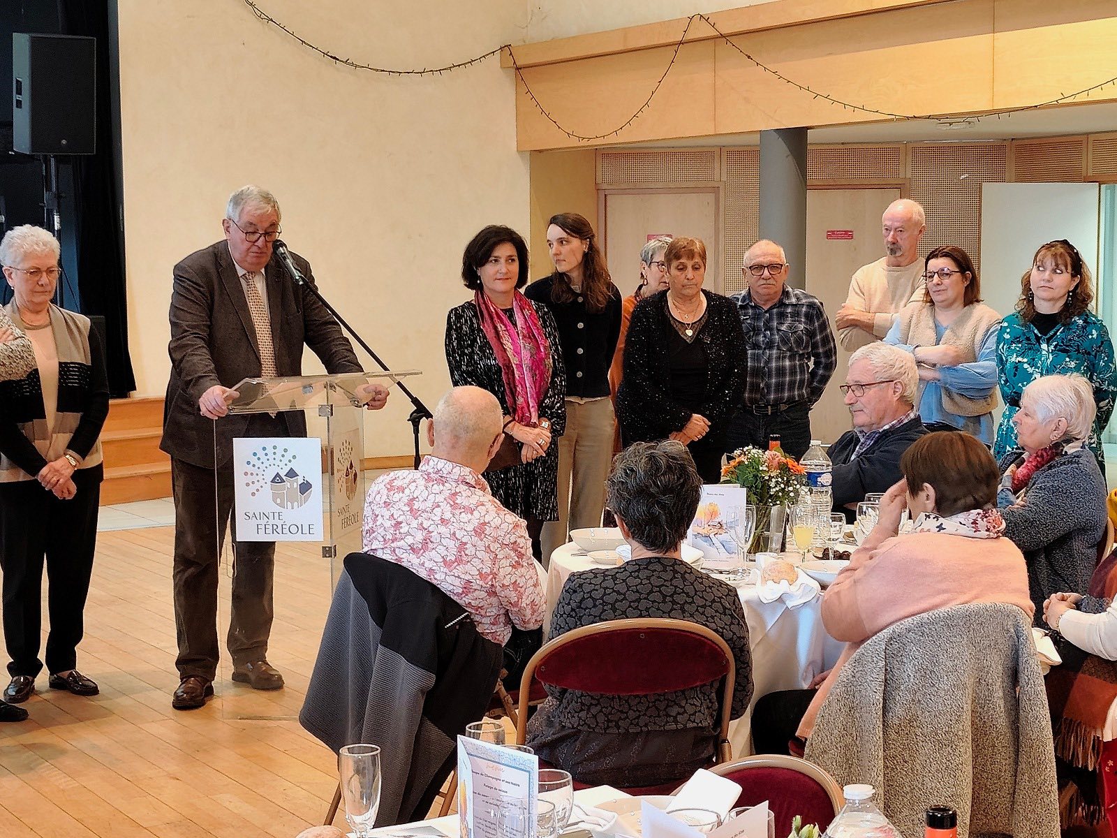 Cette journée du repas des ainés 2026 fut particulièrement chargée en émotion, en particulier pour Monsieur Henri Soulier, maire de la commune depuis 31 ans, qui prononçait son traditionnel et dernier discours officiel, marquant traditionnellement toujours les esprits et traçant toujours la ligne politique de la commune pour l'année à venir.