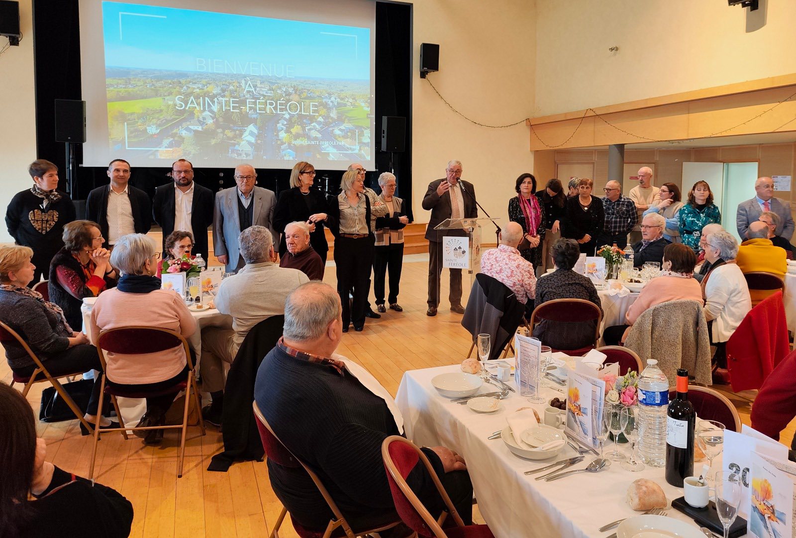 Cette journée du repas des ainés 2026 fut particulièrement chargée en émotion, en particulier pour Monsieur Henri Soulier, maire de la commune depuis 31 ans, qui prononçait son traditionnel et dernier discours officiel, marquant traditionnellement toujours les esprits et traçant toujours la ligne politique de la commune pour l'année à venir.