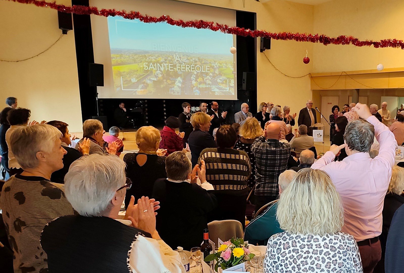 Cette journée du repas des ainés 2026 fut particulièrement chargée en émotion, en particulier pour Monsieur Henri Soulier, maire de la commune depuis 31 ans, qui prononçait son traditionnel et dernier discours officiel, marquant traditionnellement toujours les esprits et traçant toujours la ligne politique de la commune pour l'année à venir.