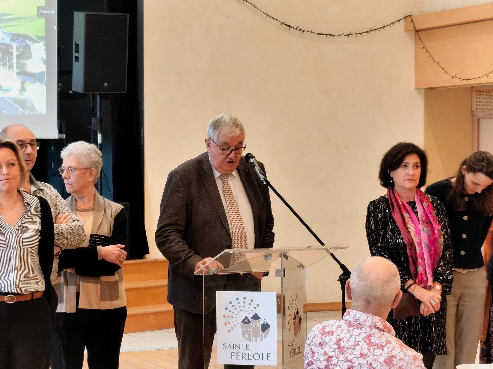 Cette journée du repas des ainés 2026 fut particulièrement chargée en émotion, en particulier pour Monsieur Henri Soulier, maire de la commune depuis 31 ans, qui prononçait son traditionnel et dernier discours officiel, marquant traditionnellement toujours les esprits et traçant toujours la ligne politique de la commune pour l'année à venir.